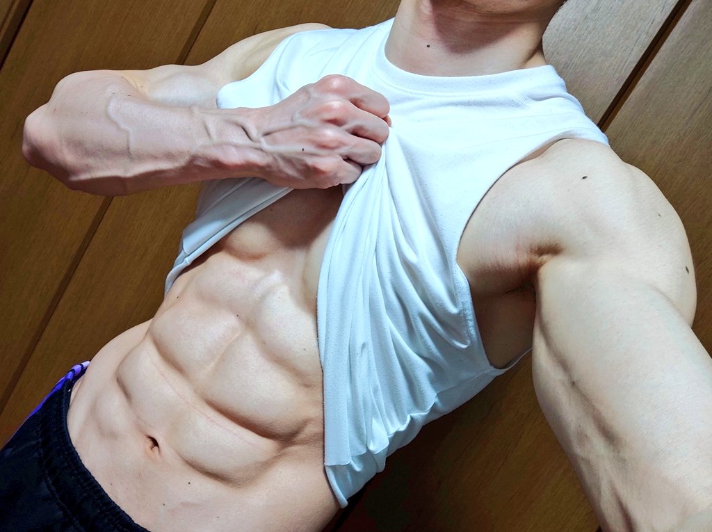 あふたけ 筋トレ民族 何やら 腹筋フェス とのことなので ドラゴンフラッグ アブローラー レッグレイズばかりやってます あとサイドベント 腹筋は甘やかしたらダメになるので ガンガン破壊活動していきましょう