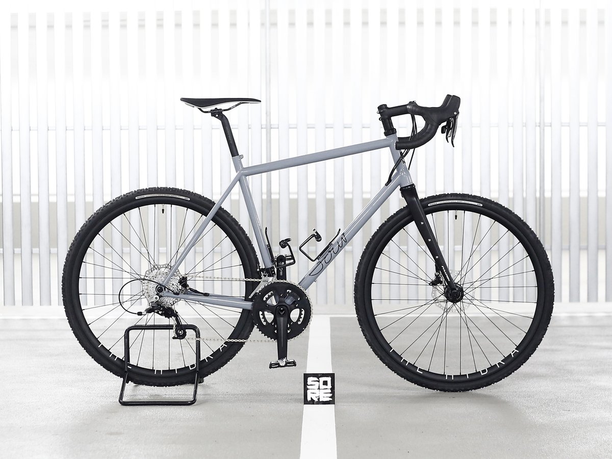 SoreBikes's tweet photo. 🛠️ The finished project💎

Sour Bicycles Clueless All-road
@SRAMroad 
@cinelliusa 

#allroad #gravelbike #adventurebike #touringbike #bikeporn #superbike #cyclingphotos #bikestagram #instacycling #cyclinglife #bikeshop #rideyourbike #realbikes #cycling #sorebikes https://t.co/OlN40lvVYn