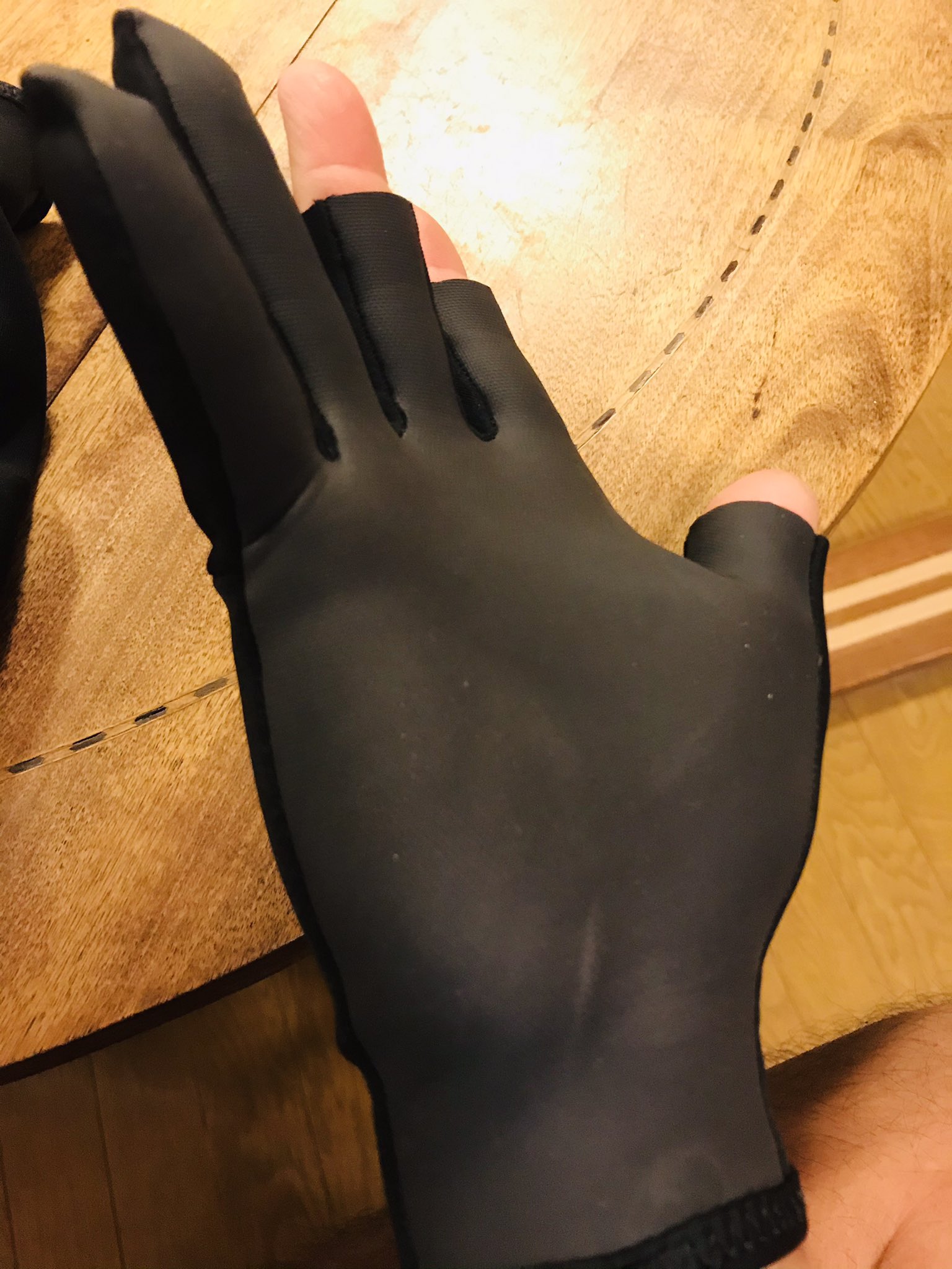 تويتر Korosuke 成相 修 على تويتر やっぱモンベルのフィッシンググローブよいわ これで定価1 760円ってのが凄い 夏はカインズホームの作業用手袋だけど 最近はモンベルとカインズを合わせて着用もしてる T Co G7amoclffq