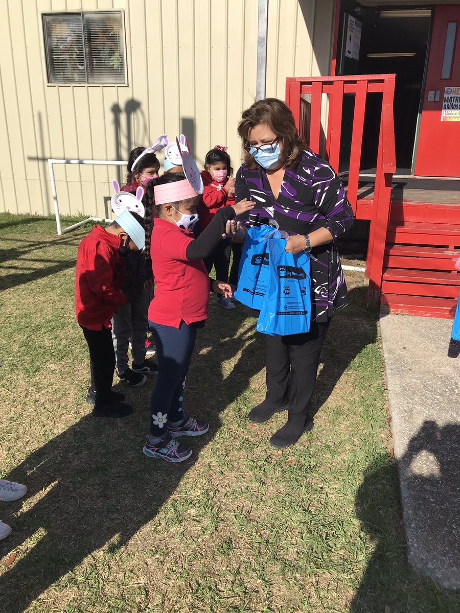 BRangel_EdD's tweet photo. Book,books &amp; more books! Thank you @BushHoustonLit . We appreciate your partnership. #LiteracyLeaders #We❤️📚 https://t.co/YbY62Z3M2N