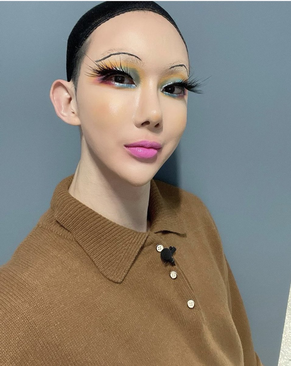 pangjija's tweet image. ควอนมีแปะ ในแคปชั่นตอนท้ายว่า 
‘ผมคิดว่า drag is art คนที่ตัดข้อความหน้าหลัง แล้วคอมเมนต์ด่าทอผม เขียนในเชิงว่า โจควอนล่าสุด ช่วยออกไปด้วยนะครับ ไม่อย่างนั้น นานายองลองคิม จะด่าแล้วดุเอานะครับ ^^’