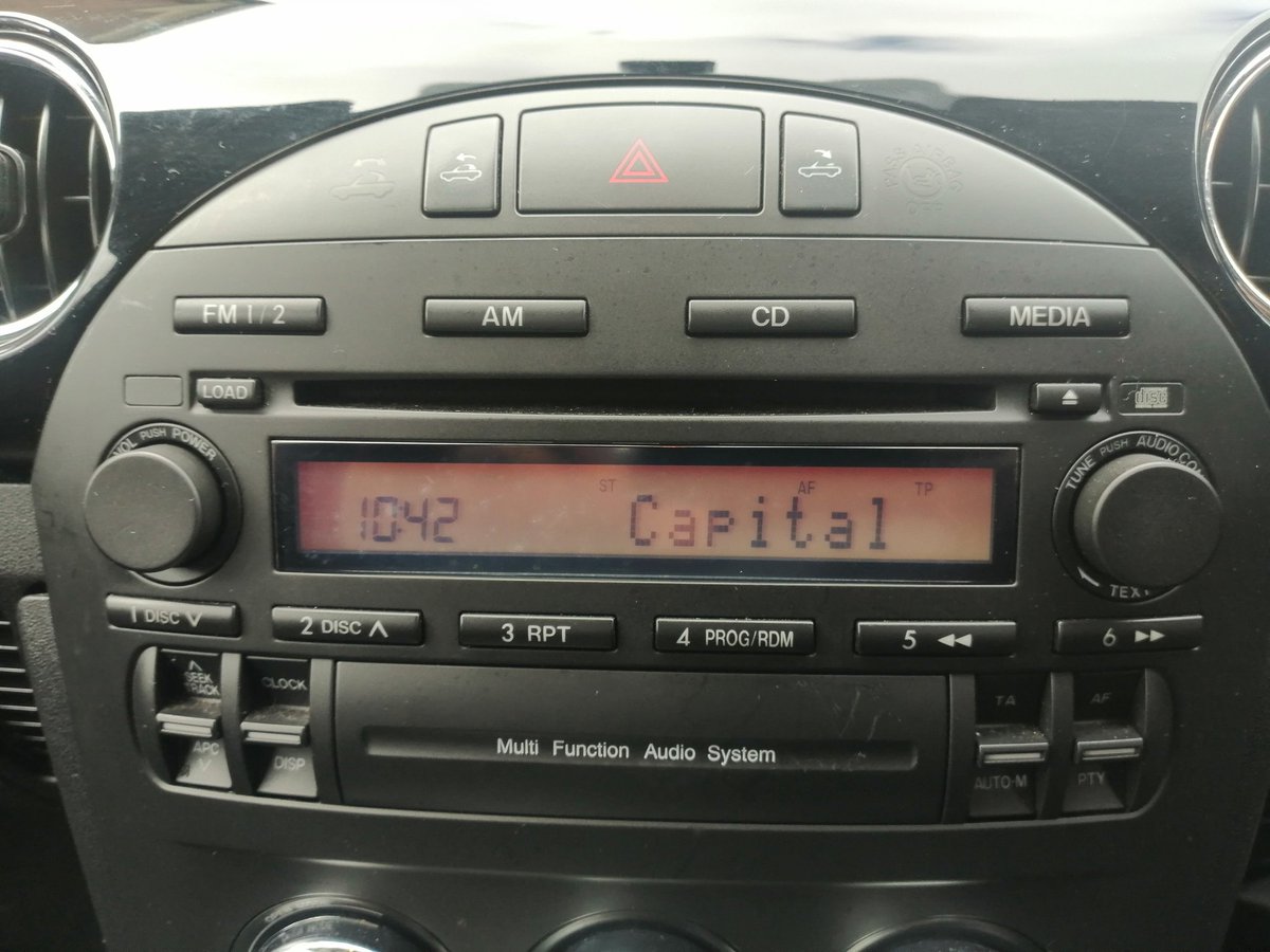 Popkid71's tweet photo. Can anyone help identify this cable in glove box? Looks like an old ipod connector. Looking at how to add Bluetooth to stereo but getting more confused by forums.
#MX5 #MAZDA #MazdaMX5 #Bluetoooth #MX5MK3 https://t.co/cNaEQExKWq