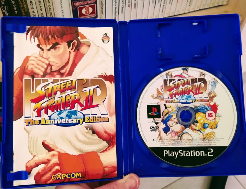 Ginko_______'s tweet photo. Moi essayant de m'auto convaincre de commander une รฉniรจme version de Street Fighter II :
"Ouais...Mais tu savais que dans cette version ya la rรฉinstru des musiques de la 3DO ?? C'est mega rare!!
- Bon ok, j'achรจte"
#Hyperstreetfighter2
#15thAnniversaryEdition
#PS23Chapter12 https://t.co/I85G5cUFop