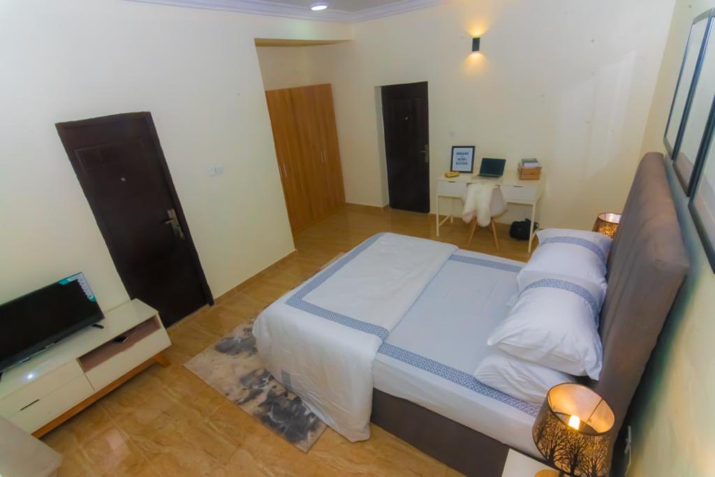 CasaFloHomes's tweet photo. It’s the holidays and we are happy! 💃🏽💃🏽💃🏽

Anyway, you can still make your last minute reservation for the #Easter #holidays 

We hate to inform you of the unavailability of your desired apartment,

Call us now! +234 809 966 6653, +234 809 995 5661
😁 https://t.co/0tPUVQ6C4A