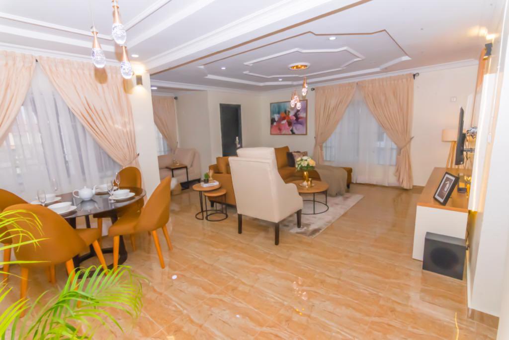CasaFloHomes's tweet photo. It’s the holidays and we are happy! 💃🏽💃🏽💃🏽

Anyway, you can still make your last minute reservation for the #Easter #holidays 

We hate to inform you of the unavailability of your desired apartment,

Call us now! +234 809 966 6653, +234 809 995 5661
😁 https://t.co/0tPUVQ6C4A