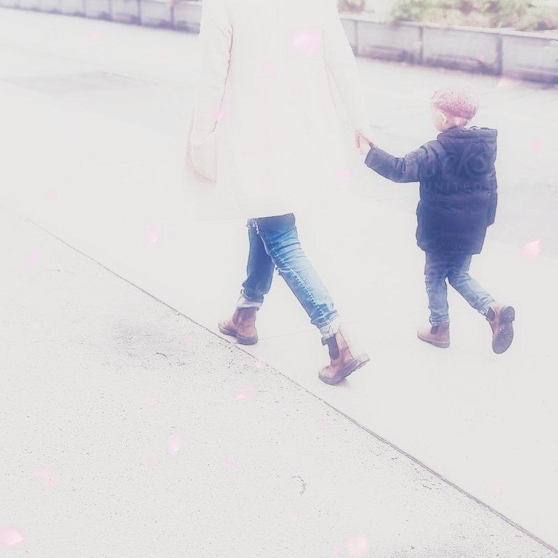 Devilbats21_Cha's tweet image. [READING]
Quoi de mieux qu'une histoire de fantômes pour se changer les idées? Petite présentation d'un roman offrant une bulle hors du temps : wattpad.com/story/23318290… 

Let me introduce you to my ghost story ! A pleasant moment to escape your cares while reading: (link below)