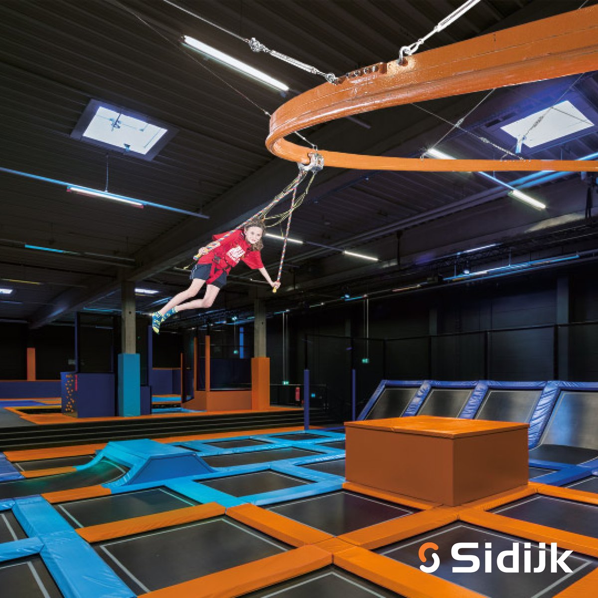 Swing rapidly through curvy bends and let the gravity take you away. The 𝗦𝗸𝘆𝗥𝗶𝗱𝗲𝗿! This combination between a roller coaster and a zip line gives you a real adrenaline rush! Are you up for a ride? 👀
#skyrider #Sidijk