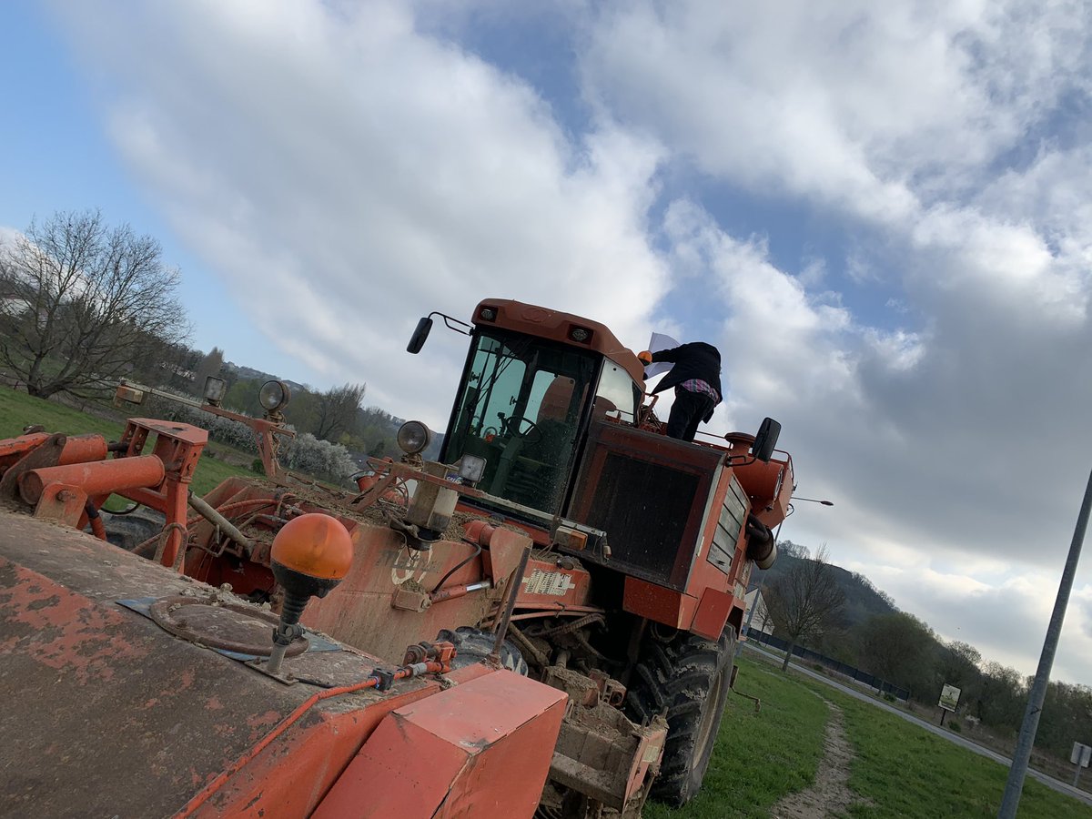 usaa_02's tweet photo. Pour l’Aisne c’est parti!
-70€/ha: inacceptable!
Sortie de matériel pour dire non au projet de future PAC 
#AmbitionPACJuste
@FnseaGBP @GreffinDamien @JYBricout @ecvass02 @FNSEA https://t.co/wVjWGpxATL