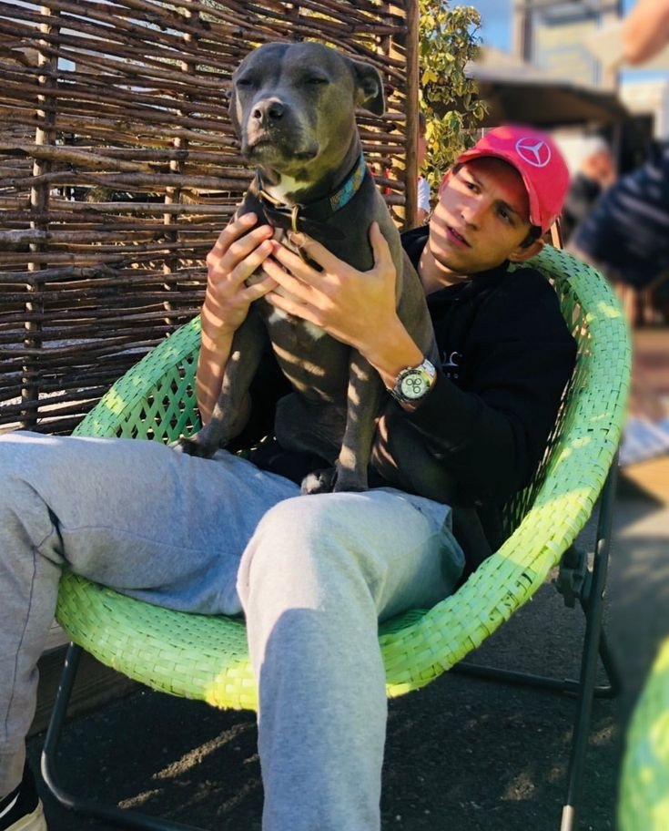 01/04/21
#CocoBirthdayRB

—La chica asiste con <a href="/EllixtDunseph/">Jonathan Dun</a> y sus perritos a la fiesta que <a href="/ChoiYunye_B/">Youngjae🎗️</a> daría por el cumpleaños de su mascota Coco. Al llegar se tomaron algunas fotos y luego se integraron al festejo, el lugar estaba decorado muy bonito para la ocasión.—