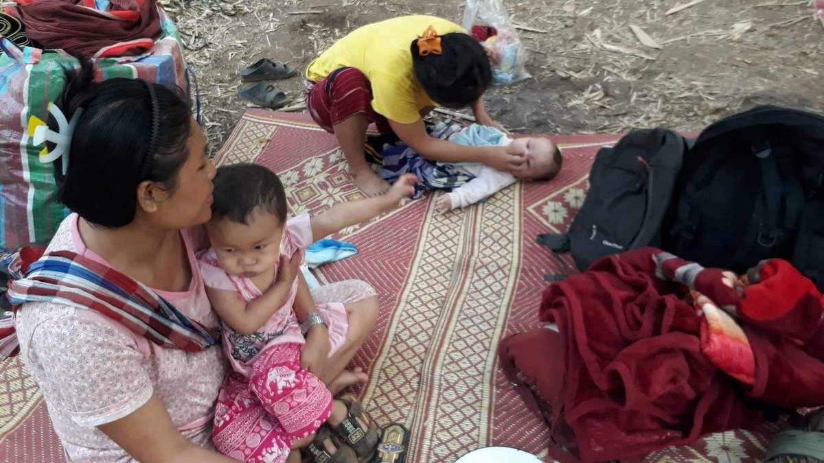 Myanmar_Now_Eng's tweet photo. More than 10,000 Karen people living in KNU-controlled areas have been displaced as a result of the coup regime's airstrikes. In the four days between Mar 27 to 30, these strikes killed 20 civilians and wounded at least 14. #WhatsHappeningInMyanmar https://t.co/IpyJJH9U0l