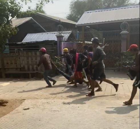 waiwainu's tweet photo. Extremely alarming news: Military opened fire indiscriminately on civilians, killing 5 protesters in #Kalay &amp; at least one person in #Monywa as of now, today.

The #military junta is using internet cut to intensify its use of violence.

#WhatsHappeningInMyanmar
#R2PforMyanmar https://t.co/lL6g2DdDMl