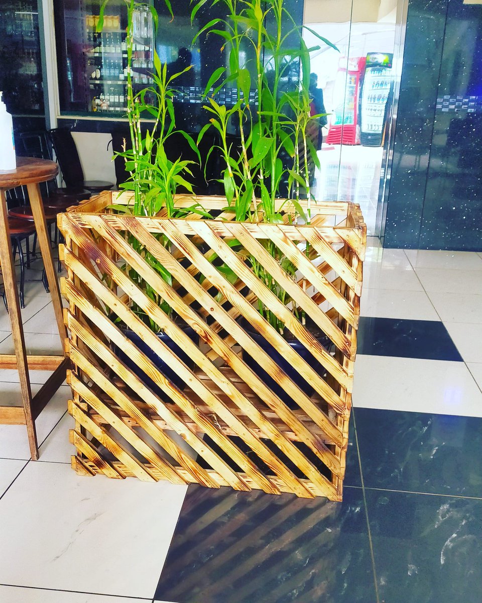 Cchelangshiro's tweet photo. Introducing Soi pallet designs, this is a bespoke furniture studio in Kisumu, Kenya that specializes in antique and unique furniture made of recycled wooden pallets that augment and compliment your urban lifestyle and taste. #BlackOwnedBusiness #BlackOwned  #EndFemicideKE https://t.co/vMZoLodY3D