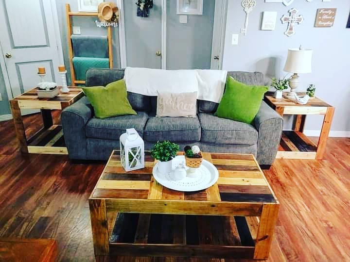 Cchelangshiro's tweet photo. Introducing Soi pallet designs, this is a bespoke furniture studio in Kisumu, Kenya that specializes in antique and unique furniture made of recycled wooden pallets that augment and compliment your urban lifestyle and taste. #BlackOwnedBusiness #BlackOwned  #EndFemicideKE https://t.co/vMZoLodY3D