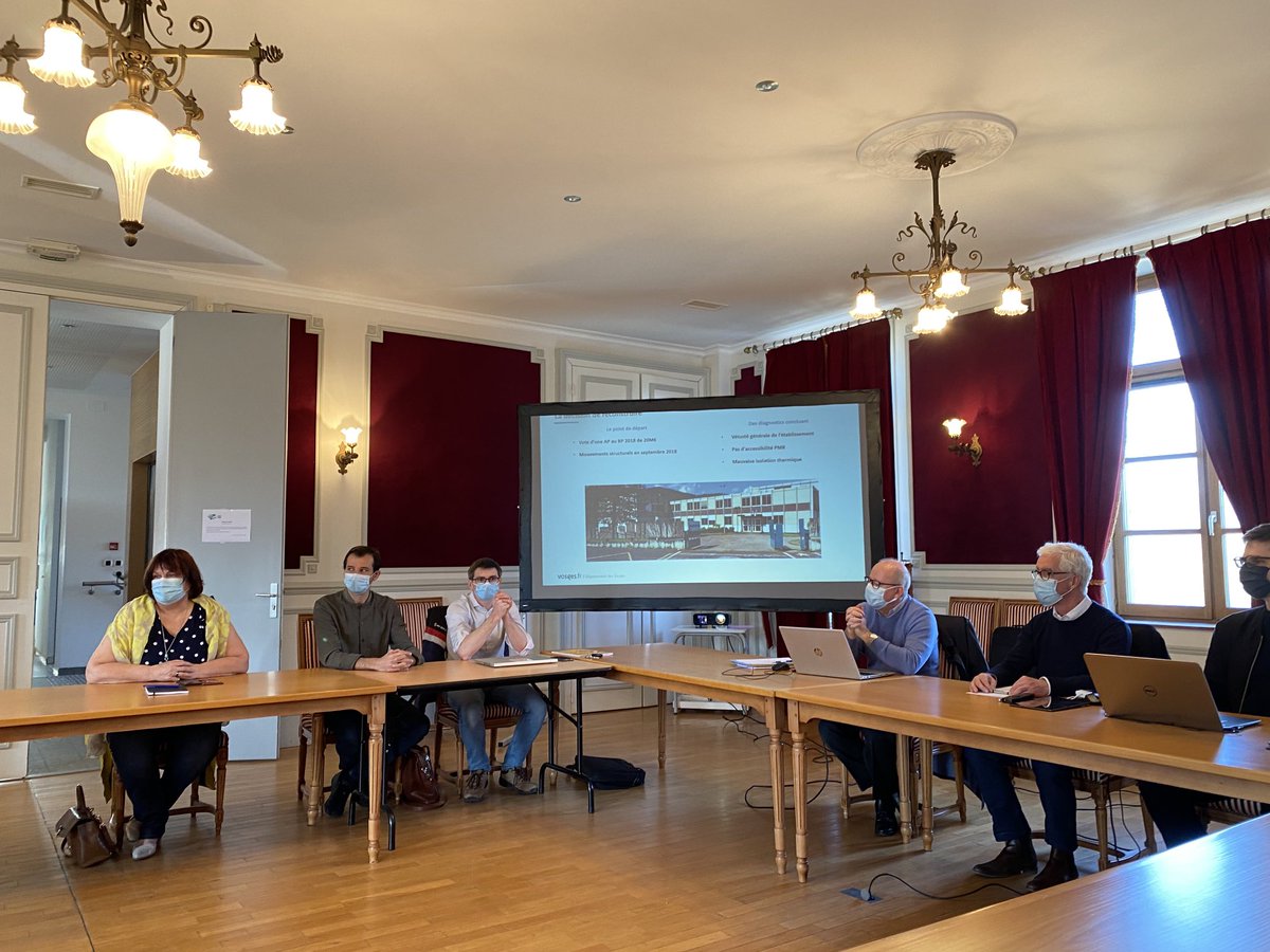 J’assiste ce matin à la Mairie de Vagney en présence du Maire Didier Houot de Brigitte Vançon Conseillère Départementale,à la présentation du nouveau collège de Vagney .Un collège bois à haute performance environnementale et technique . L’investissement est de 18,2M€.