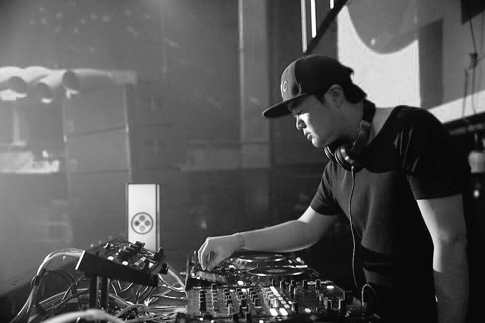 DJ_MA_SA's tweet photo. 👍早くフロアに戻りたいね
🗓2010〜??2019??
🕋womb
🌇shibuya
🗼tokyo
🇯🇵japan
🎧technohouse
📸womb
=================
#dj #djing #ma_sa #dj_ma_sa #departmentdj #department #club #clublife #クラブ #クラブライフ #djlife #party #nightout #tokyo #shibuya #womb #wombtokyo https://t.co/YajmWsx8xH