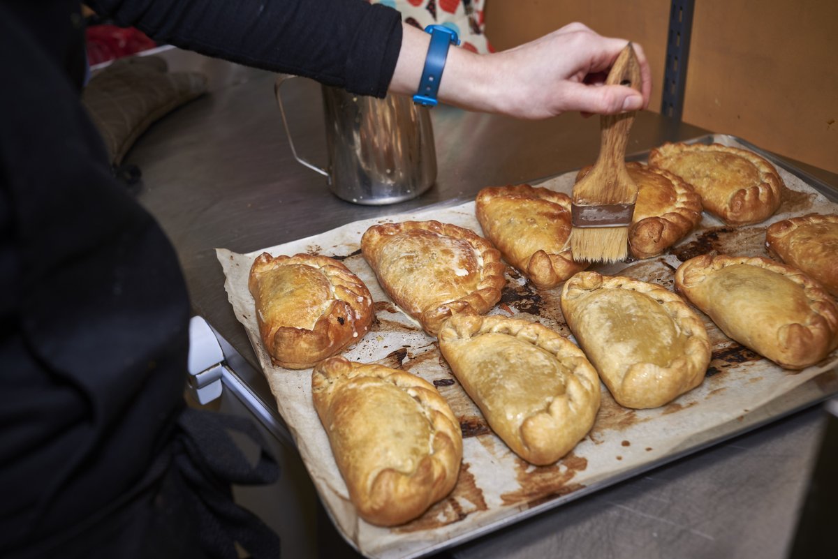 ParsonsBakery's tweet photo. Feeling traditional this weekend with a Parsons classic steak pasty. 😋
https://t.co/Wg2yVFxHRA
.
.
#parsonsbakeryuk #steakpasty #pasty #cornishpasty #freshlybaked #handbaked #handmade #savoury #familybakers #bestofthewest #takeaway #bakery #bristolbakery #southwest #southwales https://t.co/9K9sQTiRbR