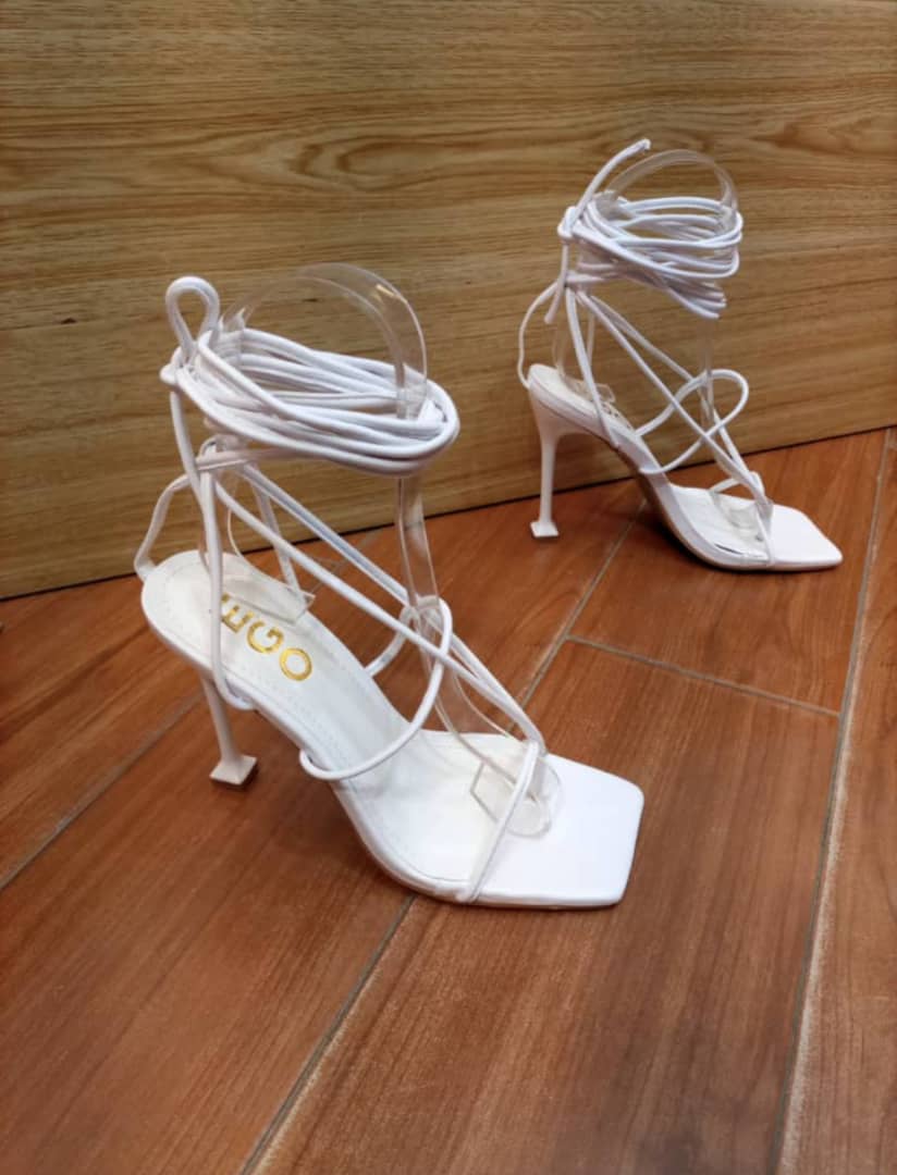 Shoesly237's tweet photo. Nous allons vous donner des raisons de donner des noms à vos chaussures 😌
Et ça commence maintenant .

Livraison/expédition au frais du client

Dm or Wha https://t.co/Cpv6XbXRln

• 16 000 F (37-41)
4 couleurs disponibles : blanc, noir, nude et bleu https://t.co/4NeTW2t3bD
