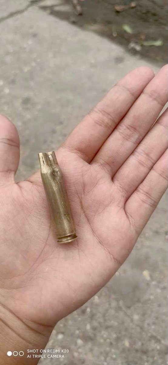 In NorthOakkalapa, Yangon. Terrorists seized the passers-by buses, forced passengers to kneel down &amp; asking questions. They set fire on barricades, threatened near-by taxi, &amp; shot at civilians who look at them.
#WhatsHappeningInMyanmar
#Apr2Coup #CrimesAgainstHumanity