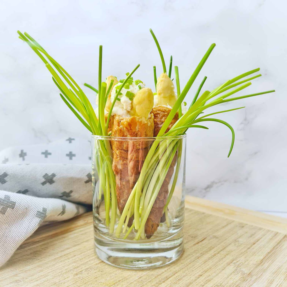IK_ookt's tweet photo. Mini bladerdeeg hoorntjes met asperge! https://t.co/zUfDPzW8mz

#paasrecept #lente #witteasperges https://t.co/c93uhbvzMi