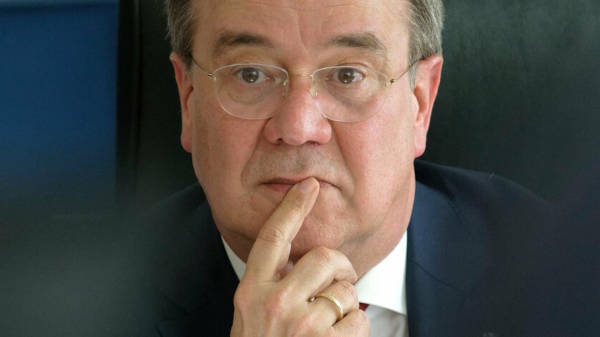 "Wenn Mandelöl aus Mandeln gemacht wird, woraus wird dann Babyöl gemacht?" #laschetdenktnach