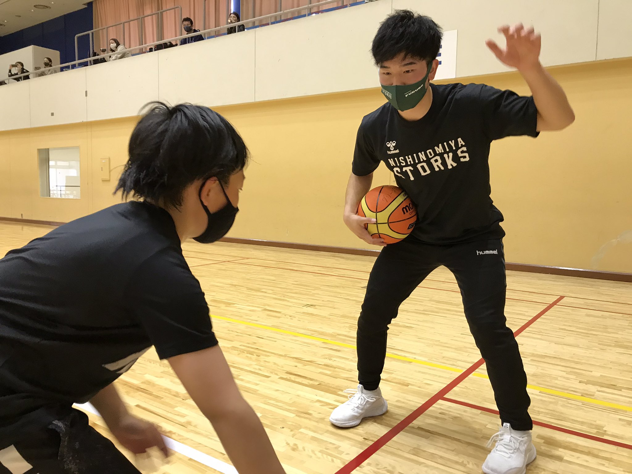 公式 西宮ストークスアカデミー イベント報告 本日 鈴木翔太選手と山本ユースコーチがga神戸にてバスケクリニックを行いました 参加してくれた子供たちのレベルの高さに鈴木選手もビックリ ついつい指導にも熱が入っていました Nsnmy Storks