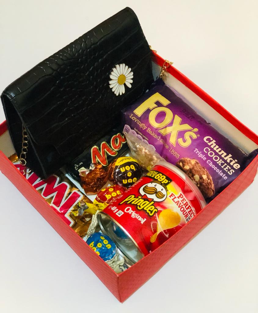 IOT_SandC's tweet photo. Get beautiful gift boxes sent out this month for birthdays, anniversaries and all other big days. Going from as low as N5000. https://t.co/HaHXfXDeev