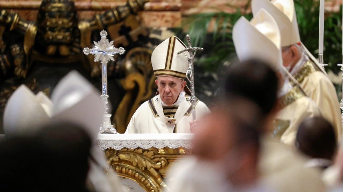 moneycontrolcom's tweet photo. Christians around the world celebrate the Easter holiday amid a resurgence of the #coronavirus. In Pics 📸: https://t.co/fNzfwgnKBw
#Covid19 #EasterCelebration #EasterHolyWeek #Easter https://t.co/2bPV6lER8A