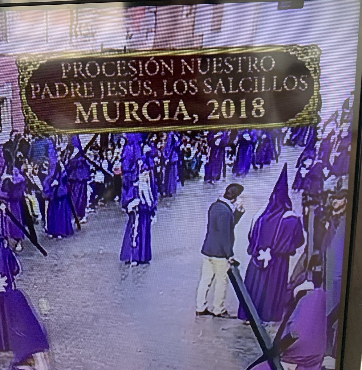 Nereev's tweet photo. Por favor, decidle a la persona que haya escrito SALCILLOS con C, que recoja sus conocimientos y SE VAYA!!! @La7_tv @regiondemurcia @MuseoSalzillo #SalzilloMurcia #NuestroPadreJesusNazareno #procesiones https://t.co/hLWYNl0lii