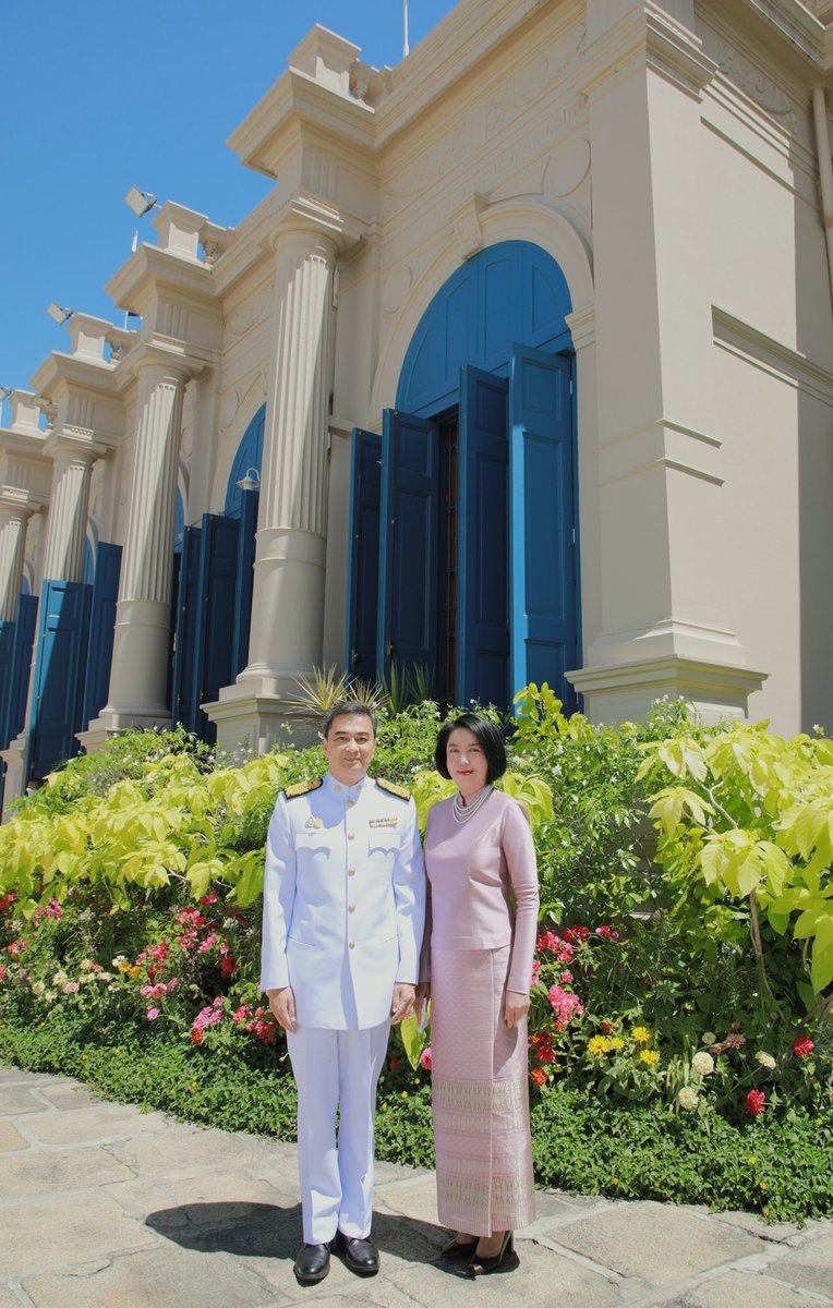 ลงนามถวายพระพร สมเด็จพระกนิษฐาธิราชเจ้า กรมสมเด็จพระเทพรัตนราชสุดา ฯ สยามบรมราชกุมารี เนื่องในวันคล้ายวันพระราชสมภพ ๒ เมษายน ๒๕๖๔ ณ ศาลาสหทัยสมาคม ในพระบรมมหาราชวัง