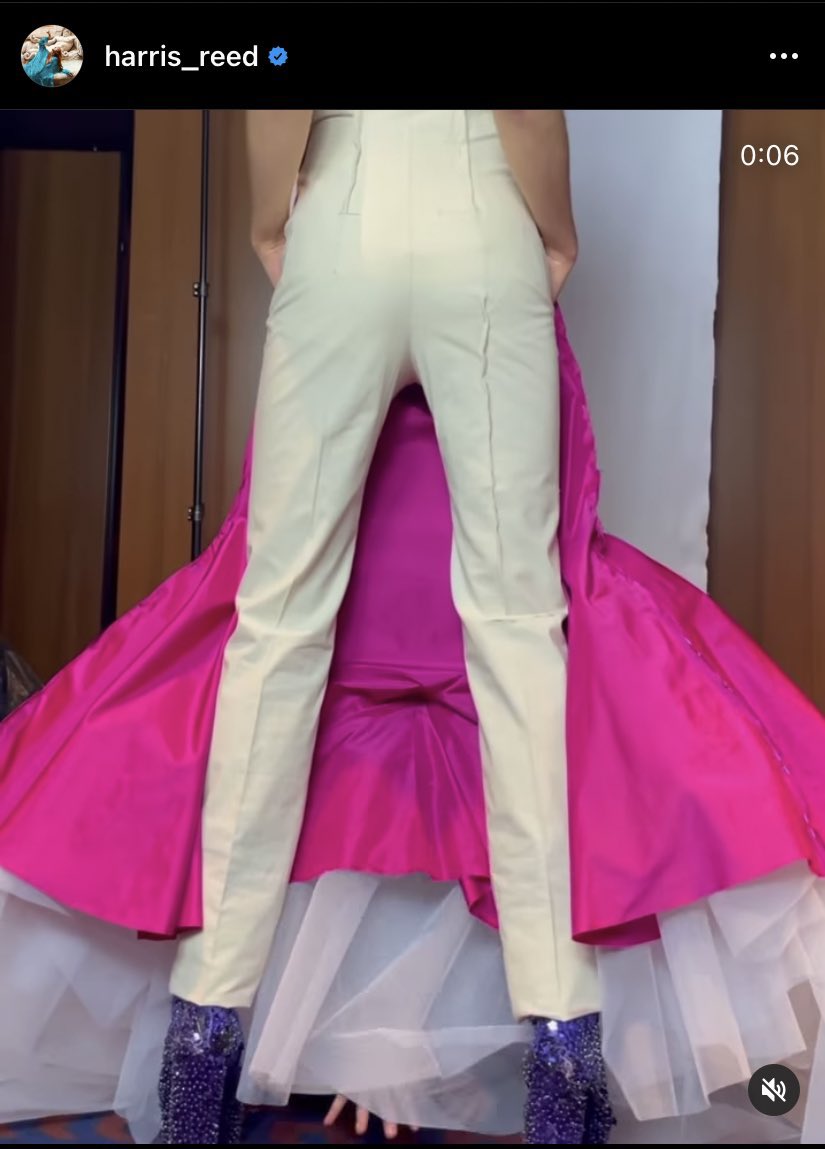 jvstlikeyu's tweet image. ma vi ricordate quando tuttx pensavamo che questo sarebbe stato il suo vestito ai grammy?