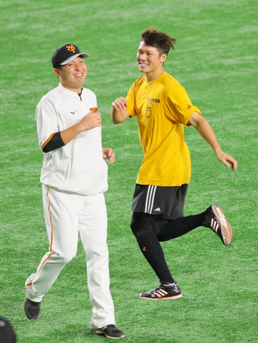 練習風景から🏟️】 黄色いTシャツを着てアーリーワークに励む #坂本