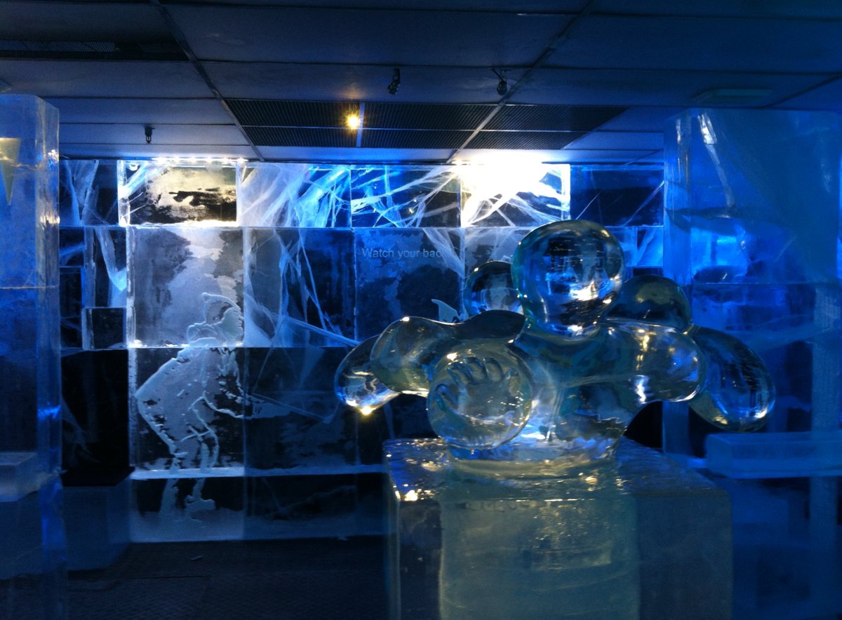 afewmilesmore's tweet photo. For #Top4Inside #funness in: 

↖ a submarine, Lanzarote, 🇪🇸
↗ the IceBar, Stockholm, 🇸🇪
↙ the @thenec for a free-climbing demo, 🇬🇧
↘ the Jurassic Park Discovery Center @UniversalORL, 🇺🇸

for #Top4Theme, hosted by @CharlesMcCool, @Giselleinmotion, @perthtravelers, &amp; @Touchse. https://t.co/vlgnc3C3SQ