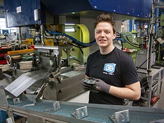 GebrBodegraven's tweet image. Wil jij net als Robbie je carrière bij GB starten? 
Onlangs is Robbie geïnterviewd, vooral vanwege zijn keuze voor GB en de techniek. Klik hier om het Interview te lezen. buff.ly/3cNWXb3
Wil je ook bij ons aan de slag? Bekijk dan onze vacatures. buff.ly/2lcNsJV