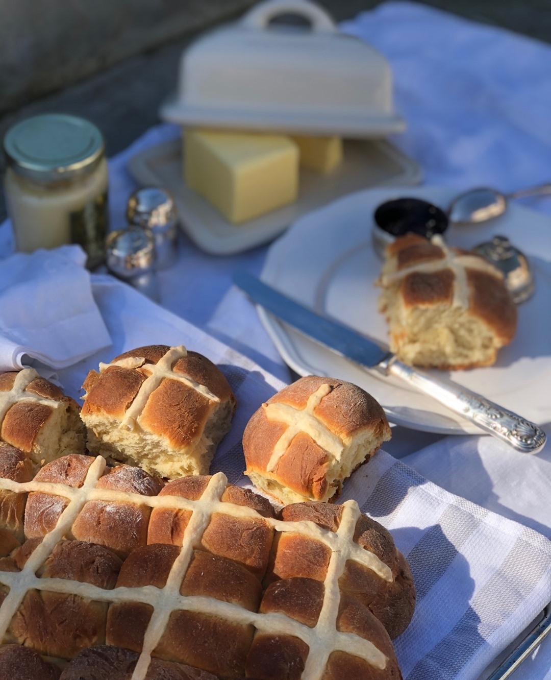 تويتر Visitbritain Japan على تويتر Hot Cross Buns One A Penny Two A Penny Hot Cross Buns イースターに伝統的に食べられていたホットクロスバンは ドライフルーツやスパイスが入った小さなパンで 今では英国で一年中見かけることができます レシピ تويتر Visitbritain Japan على تويتر Hot Cross Buns One A Penny Two A Penny Hot Cross Buns イースターに伝統的に食べられていたホットクロスバンは ドライフルーツやスパイスが入った小さなパンで 今では英国で一年中見かけることができます レシピ