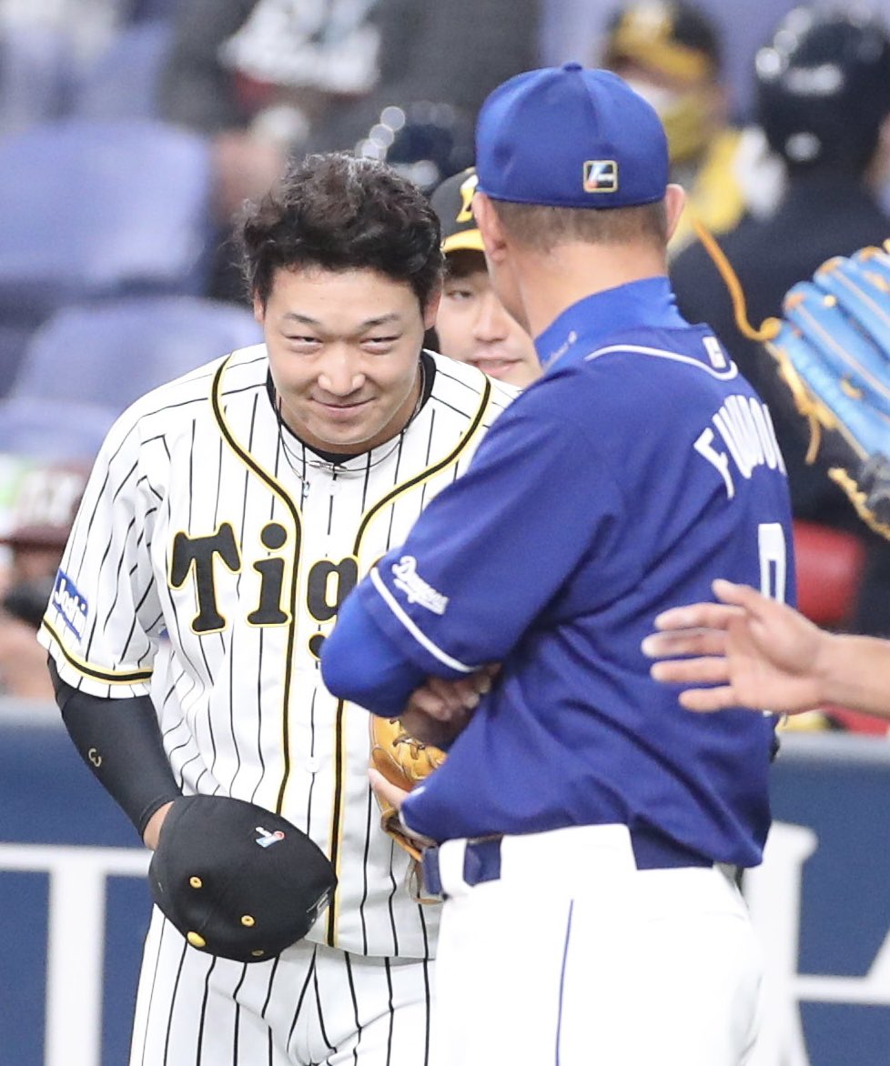 Twitter 上的 スポニチtigersフォト 試合前に 大山悠輔 選手や 糸井嘉男 選手は 福留孝介 選手にあいさつします T Co 3p3bca98bu Twitter
