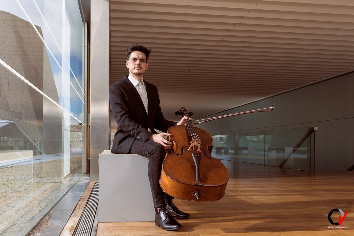 carlosvelayos's tweet photo. Faithful friend. @LIENZONORTE https://t.co/F5LSNrJjzS #carlosvelayos #violonchelo #cello #celloplayer #cellomusic #violoncello #cellista #chelista #interprete #musicplayer #concierto #concert #concertphoto #musicaclasica #músicaclásica #classicalmusic #classicalmusician https://t.co/MCXHThfouY