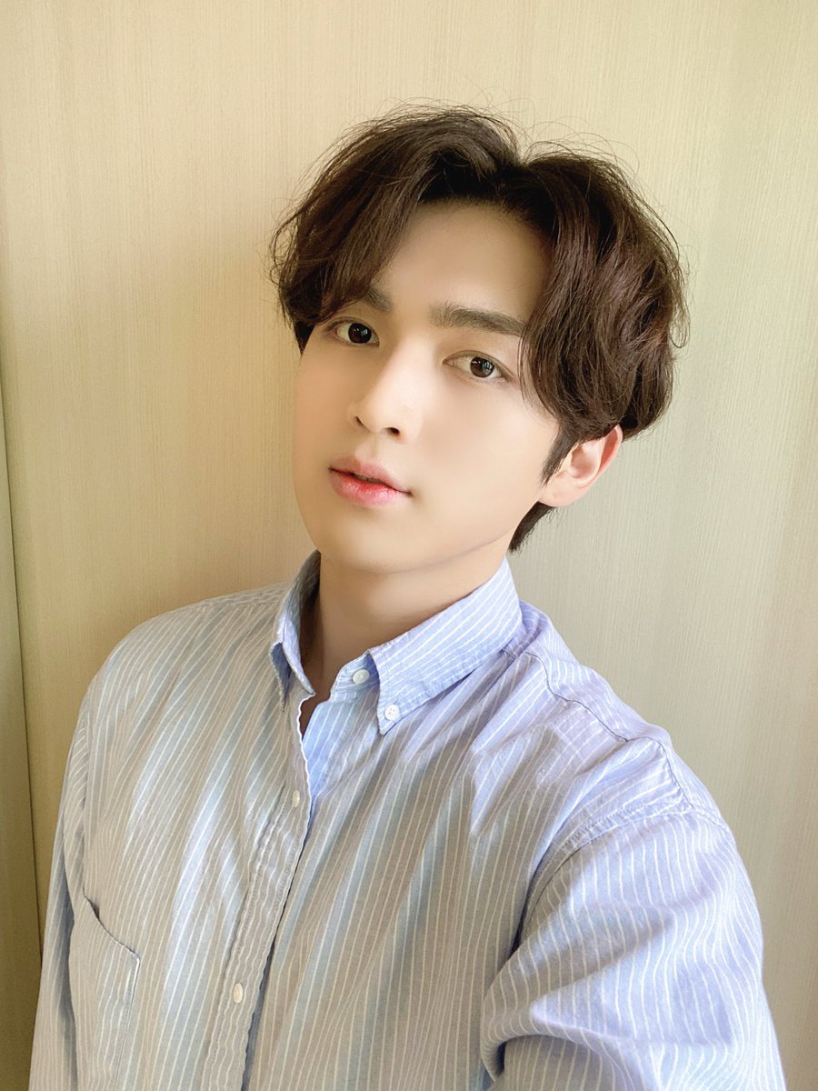 UP10TION's tweet photo. 저녁 챙겨드세요오~~ #up10tion #규진 #gyujin https://t.co/dTpTVCxT1q