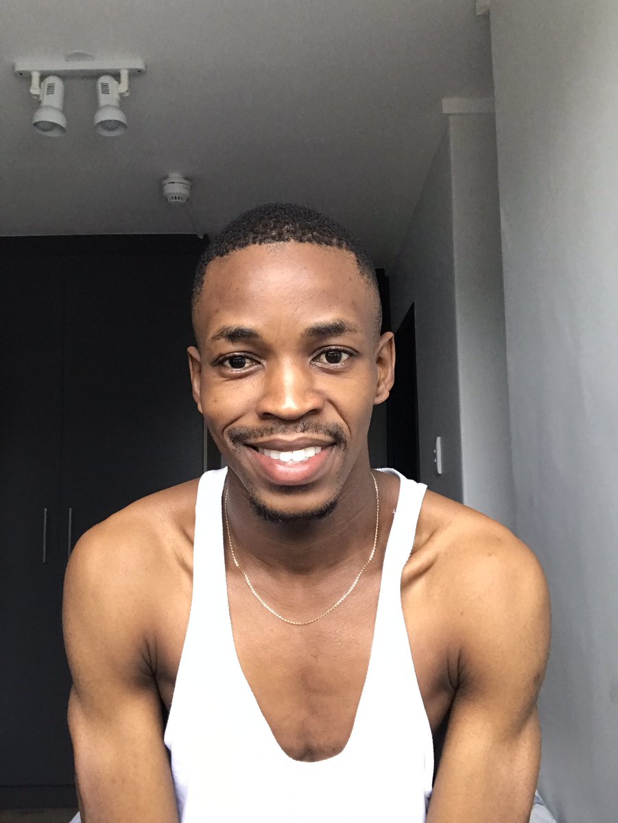 boi_gaserotse's tweet photo. I took these just after I woke up. 🙃 Good morning 🌱🤍 https://t.co/K50jeUSXYt