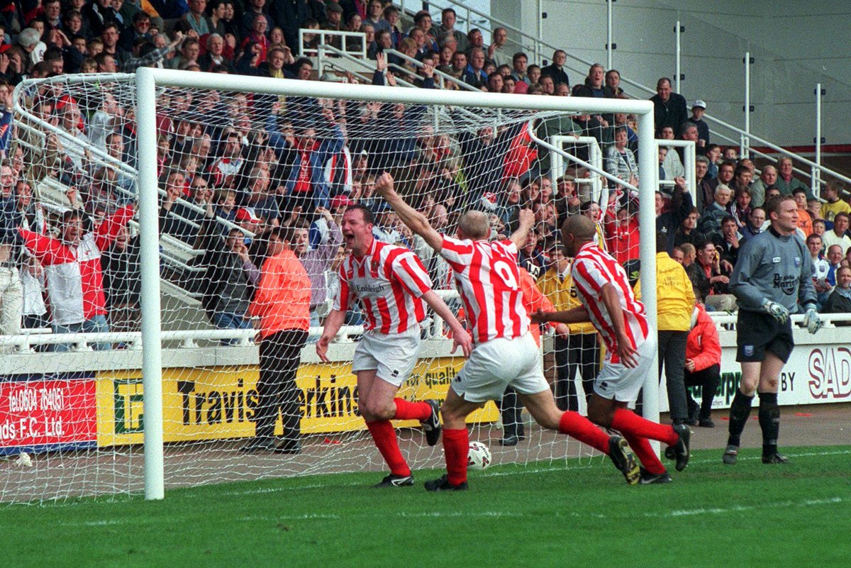 JonPalmerSport's tweet photo. On this day in 1999: Cheltenham Town came back from 1-0 down to win 2-1 at Conference title rivals Rushden &amp; Diamonds, with dramatic late goals from Mark Freeman and Neil Grayson. Assists from Michael Duff and John Brough #ctfc https://t.co/RyHOgWLkQm