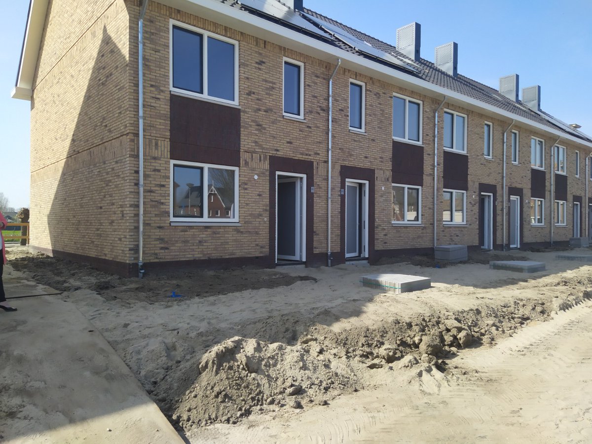TablisWonen's tweet photo. Kijk- en meetdag voor nieuwe bewoners van de 12 #nieuwe #energiezuinige #mooie woningen in Oud-Alblas. Plezierig vooruitzicht om te gaan wonen in een van deze prachtige woningen. https://t.co/TPTy3KXPEj