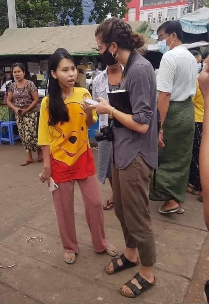 sone_sone97's tweet photo. Terrorist junta abducted two civilians who were interviewed by a CNN journalist in a 10-mile market today. It is no longer freedom of the press in Myanmar and the world needs to know about it.
NEWS SUPPRESSION 
#Apr2Coup
#WhatsHappeningInMyanmar
#InternetShutdown
@CNN https://t.co/a90nTcZjp2