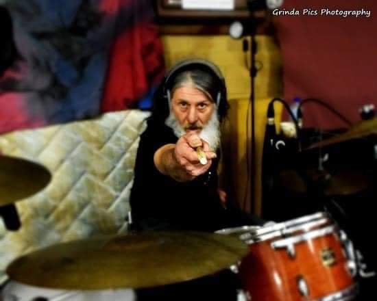 ruta66mag's tweet photo. Ha fallecido Tony Pola, bastión del rock australiano como batería fundacional de Kim Salmon &amp; The Surrealists y, muy especialmente y en palabras de Julen Cancerbero, como "motor de combustión de Beasts of Bourbon." 🖤 https://t.co/SWgLOzw5ol