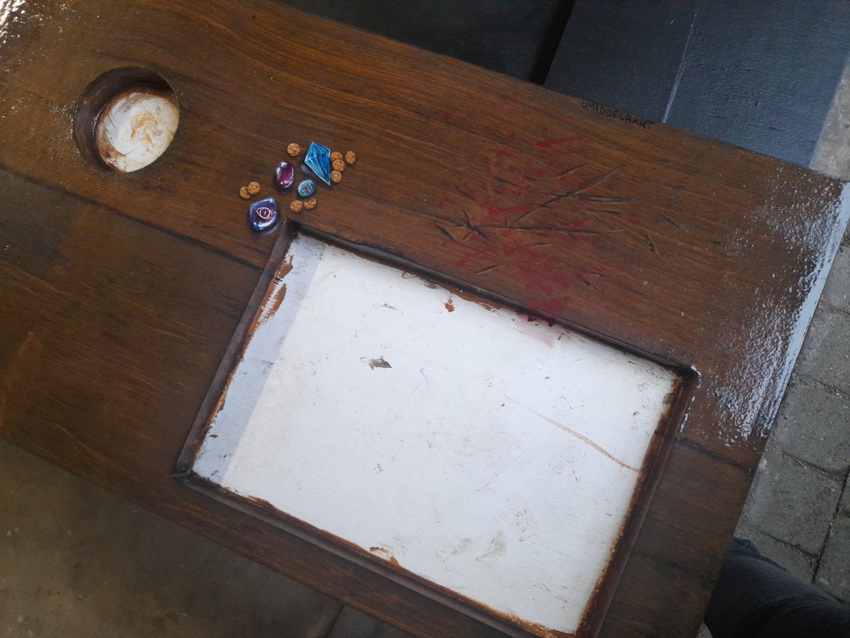 Apispaintbrain's tweet photo. 1/3 - table has now been decorated with some scuffs, knife marks etc. Definitely going to be practising my tromp l'oeil more and get better. But for not having done this in 6 years, I'm exceedingly happy, proud and glad to hand it to my GMs #nerdart #havingfunagain #trompleoil https://t.co/47DRpvDFn3