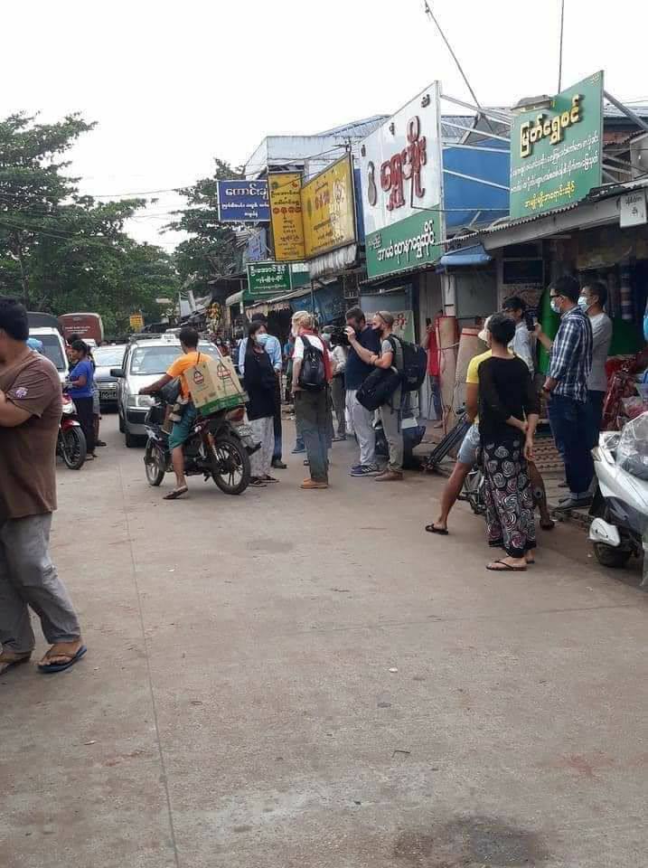 Zinlayy3's tweet photo. Two civilians were abducted because they spoke with @CNN  team. They were reported to be detained after the team left.
#WhatsHappeningInMyanmar
#InternetShutdown  
#Apr2Coup 
@CNN https://t.co/B0wXJ4gIgc