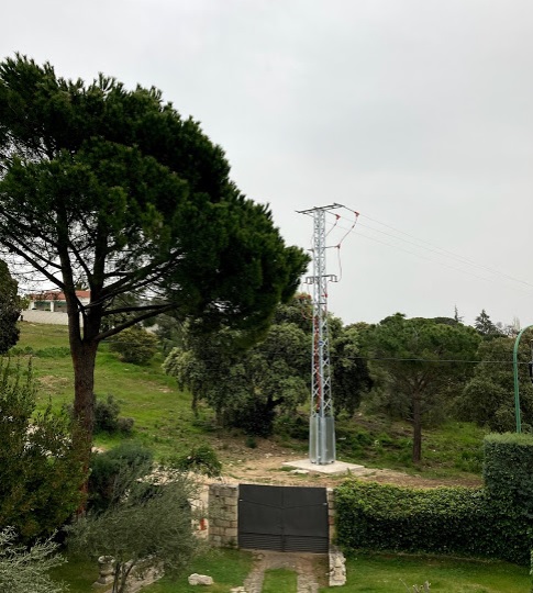 KGeorge111's tweet photo. Está bien eso de aprender del pasado, @iberdrola. Pero ¡para mirar al futuro! y no hacer locuras como la #torretadelavergüenza. Si estás en Madrid, no puedes perdértela. ¡Te sorprenderá! A escasos 10 metros de una vivienda ... @AytoVilladprado @ComunidadMadrid @InformativosTM https://t.co/7KyEioCH2T