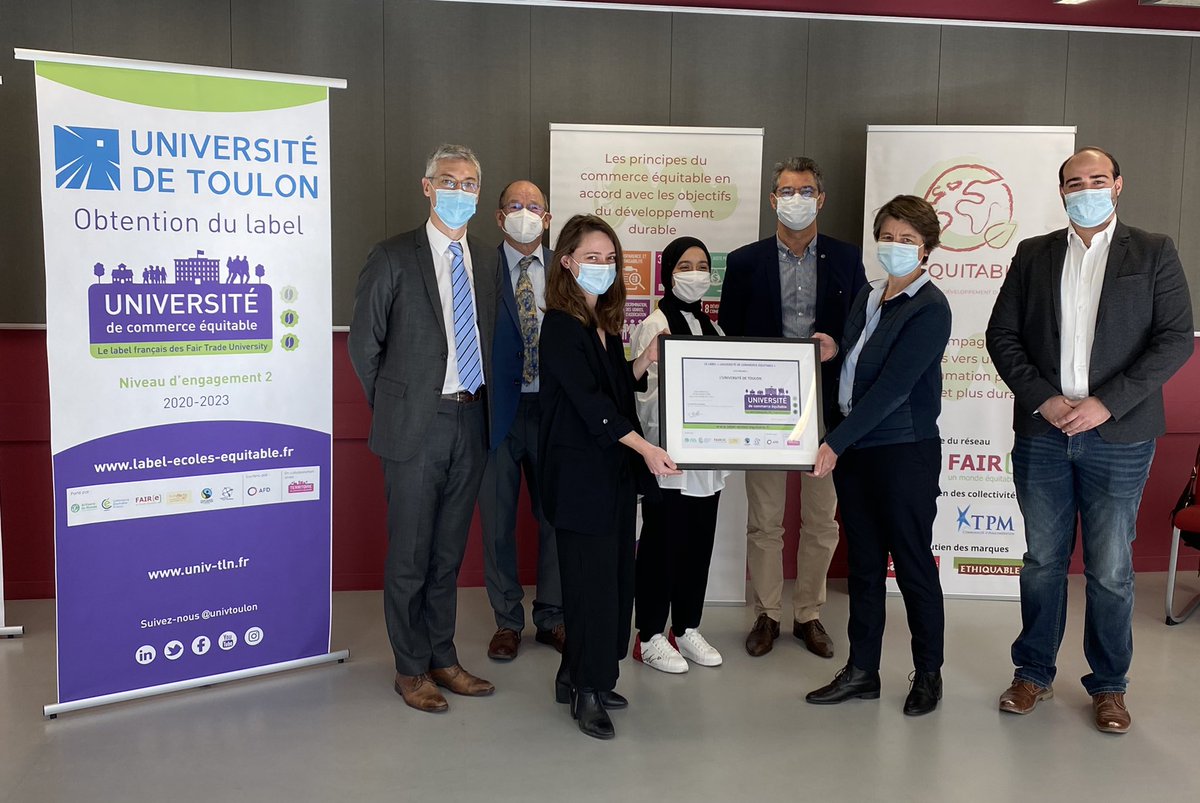 univtoulon's tweet photo. 📌 L’université de Toulon est la 1ere université de France à recevoir le label « Université de Commerce Équitable » niveau 2 🥈par @EquitableFrance avec @LEQUITABLE83 @sup_recherche @metropoleTPM #univtoulon @VilleDeToulon #fairtrade #commercequitable #utln #labellisation https://t.co/JxjoV8Zox8