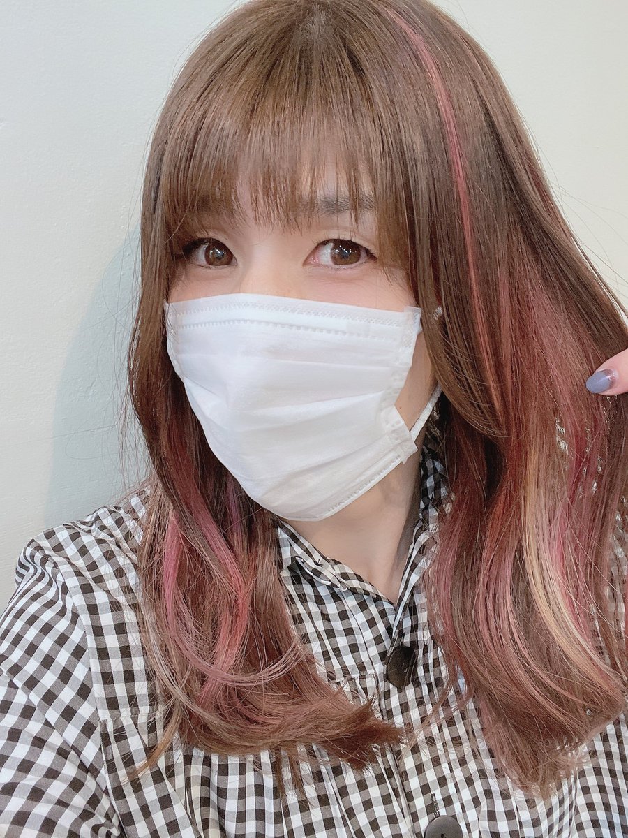吉田沙保里 ピンクのインナーカラー 入れたよー 色んな色が混ざって めちゃ良い感じに仕上がったぁー 春っぽくていい ゆみっぺ いつも素敵に仕上げてくれて ありがとう インナーカラー ピンク Rumina ゆみっぺ