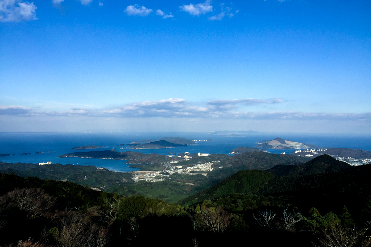 palm_mieken's tweet photo. 今日もこれまでのツイートを振り返るサミンよ😊
三重県は西部や南部に山々が連なり、山に降った雨は森の養分を含んだ水となり野を流れ、多様な命を育むミン。海に流れ着いた水はプランクトンを育て、それを食べる小魚、また小魚を食べる魚など、食物連鎖を作っているミンね。
#P9mie #PALM9 #三重県 https://t.co/g4cyNyz2dz