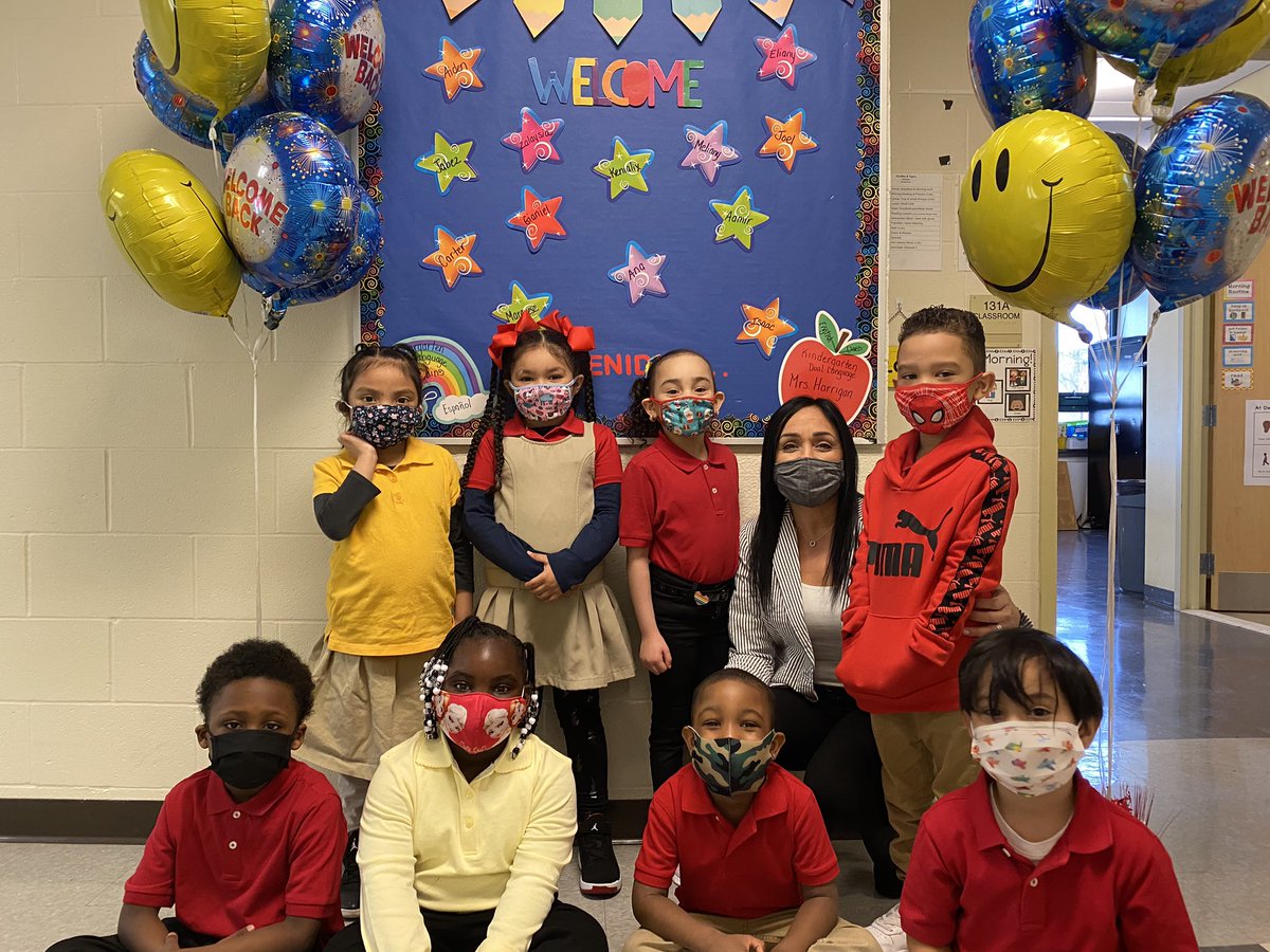 Muchas gracias to Ms. Cains for her hard work and her commitment to welcome back her  DL <a href="/DwightBellizzi/">DwightBellizzi</a> students to in person learning and supporting  families during the transition this past week. <a href="/CTELDirector/">Daisy Torres-Hill</a> <a href="/ell_hartford/">HPSEL</a> <a href="/HartfordSuper/">Dr. Andraé Townsel</a> <a href="/tonydavila1424/">Tony</a>