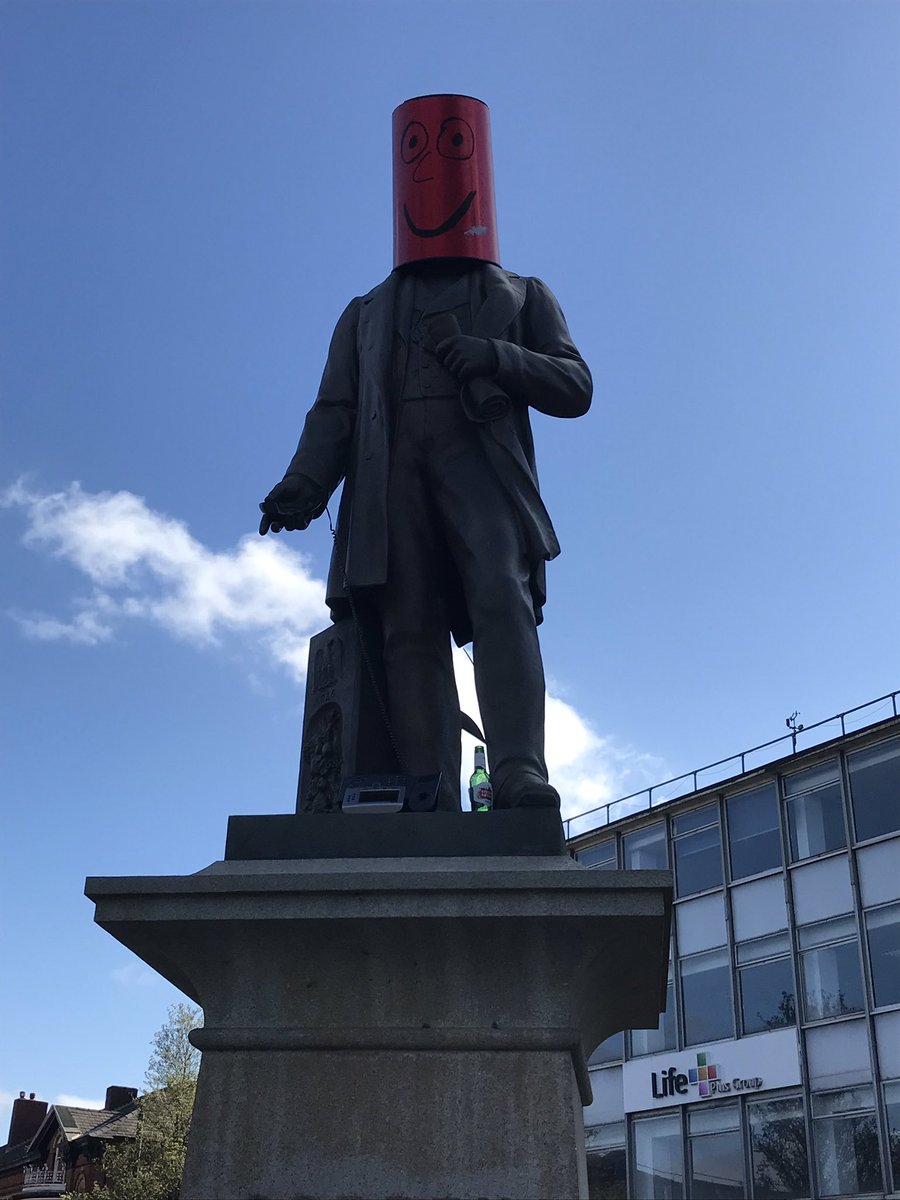 JamesN1996's tweet photo. Someone has done this to a statue in Stockport 🤷‍♂️😂 https://t.co/qsAu9Ez1kr